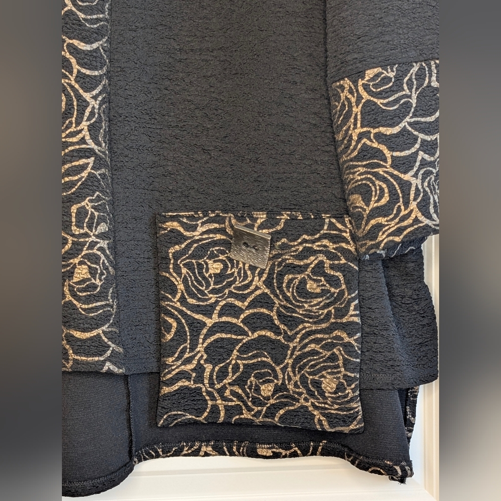 IC by Connie K Gold Rose Foil Tunic 2X Black Crinkle Asymmetric Zip Lagenlook - Picture 2 of 8